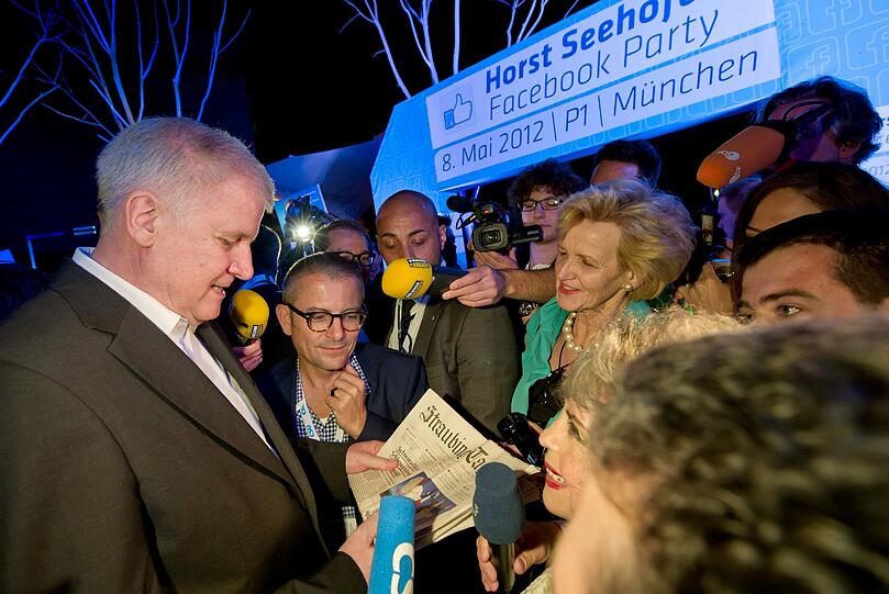 Viel Gedränge, aber eigentlich nur um seehofer selbst. Am Eingang und im P1 war nicht so viel los. Terrasse und einige Räume in der Nobeldisco wurden gar nicht gebraucht. Die Bilder vom CSU-Event im P1.