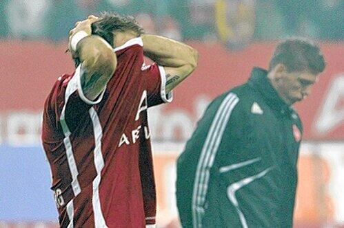 Zwei Stammspieler des Club, die kaum gleichwertig zu ersetzen sind: Javier Pinola (li.) hat sich ins Aus gespuckt, Mike Frantz liegt mit einer fiebrigen Infektion flach.