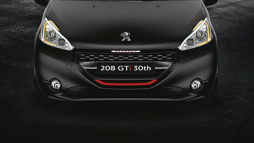 Der Jubiläums-208 namens GTi 30th ist komplett auf einen sportlichen Auftritt ausgelegt. Der Jubiläums-208 namens GTi 30th ist komplett auf einen sportlichen Auftritt ausgelegt.