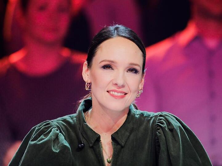 Comedian Carolin Kebekus als Rategast in der Prosieben-Show "The Masked Singer".