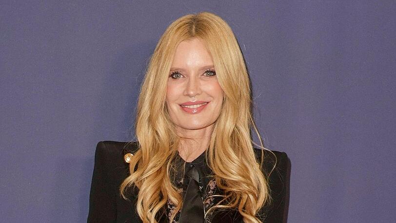 Mirja du Mont wurde durch ihre Ehe mit Schauspieler Sky du Mont bekannt. In der RTL-Show "Ich bin ein Star - Holt mich hier raus!" will sie zeigen, was in ihr steckt.