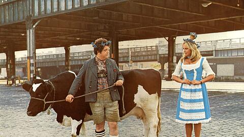 Mit Walter Bockmayers Film &bdquo;Flammende Herzen&ldquo; wurde Peter Kern 1977 bekannt. Er spielte den Junggesellen Peter Huber, der eine Reise nach New York gewinnt, in der U-Bahn eine Blondine (Barbara Valentin) aufliest, mit ihr zu einer Oktoberfest-Kopie zieht, eine lebende Kuh gewinnt und mit dieser durch Manhattan zieht.