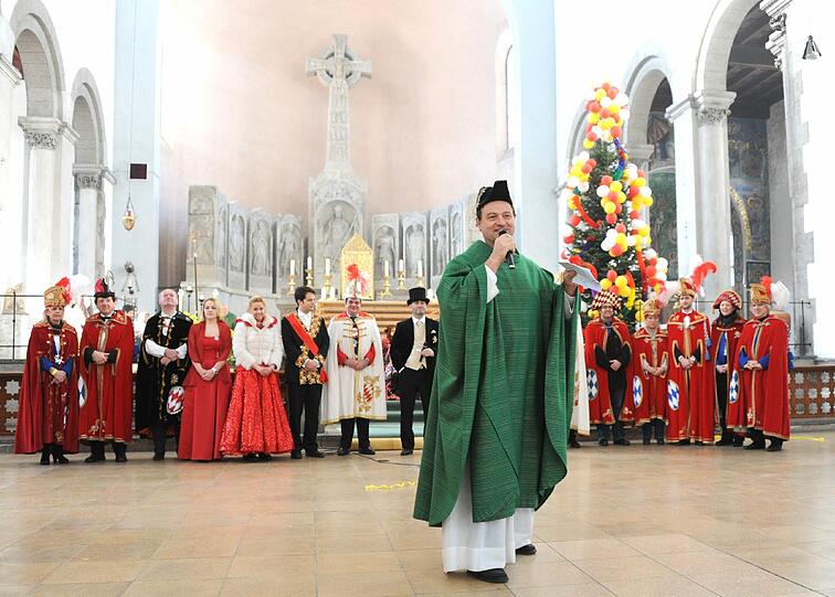 Fasching im Kreise der Kirche. Die Bilder von der Pfarrgemeinde St.Maximilian mit Pfarrer Rainer Maria Schießler