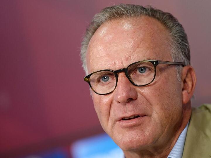 Karl-Heinz Rummenigge spricht auf einer Pressekonferenz. Foto: Andreas Gebert/Archivbild