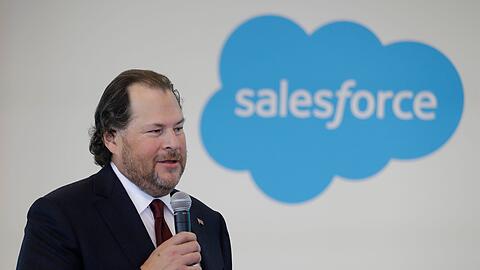 Die Vision von Salesforce-Chef Marc Benioff ist, den Kundendienst mit Hilfe von KI umzukrempeln. (Archivbild)