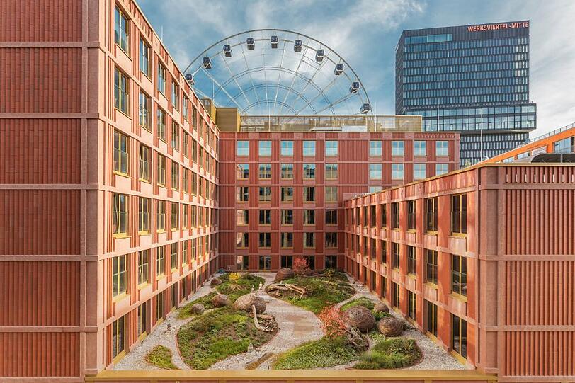Auch das „Artenschutzdach“ des Gambino-Hotels im Werksviertel kann am Samstag besichtigt werden. Auch das „Artenschutzdach“ des Gambino-Hotels im Werksviertel kann am Samstag besichtigt werden.