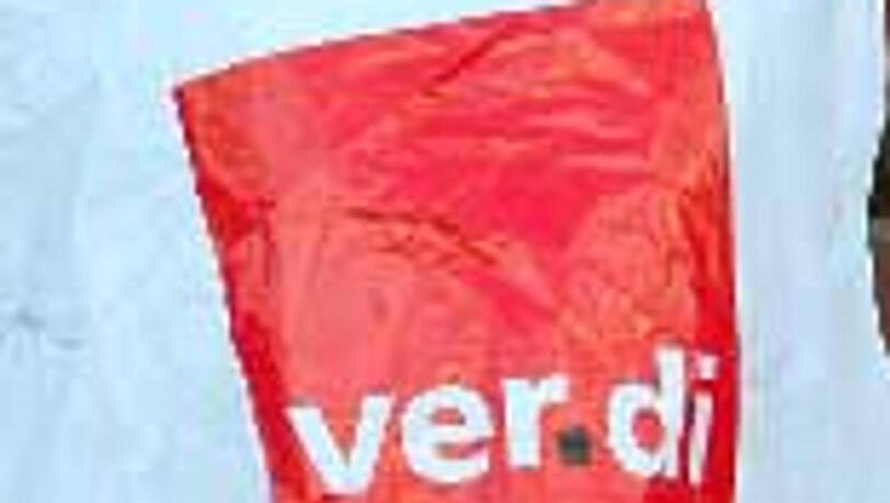 Das Emblem der Gewerkschaft Verdi auf einem Umhang eines Angestellten. Das Emblem der Gewerkschaft Verdi auf einem Umhang eines Angestellten.