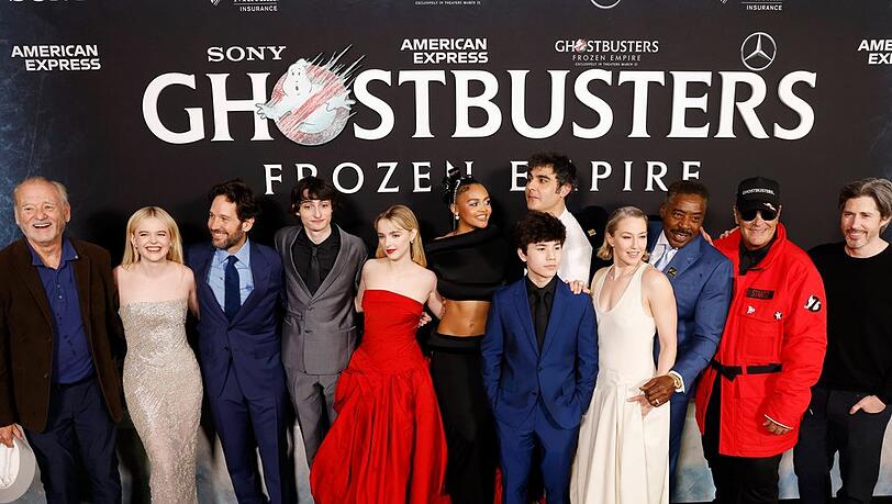 Alte und neue "Ghostbusters" bei der "Frozen Empire"-Premiere in New York zusammen auf dem roten Teppich.