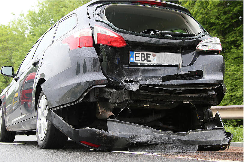 Auf der B12 Reichertsheimer Berg kam es am Donnerstagmittag zu einem Auffahrunfall mit drei Fahrzeugen.