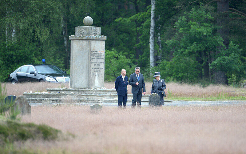 Den Besuch in Bergen-Belsen hatte sich die Queen persönlich gewünscht.