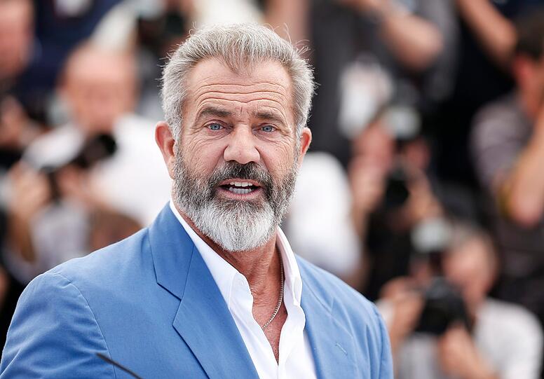 Mel Gibson geriet häufig nicht nur wegen seiner Filme in die Schlagzeilen, sondern auch wegen seiner Alkohol-Ausraster. Sein letzter bekannter: 2016 in einem Supermarkt, als er verwirrt und mit Gabel in seinem Mund durch die Gänge lief.