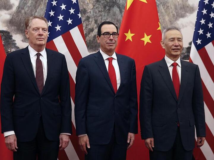 Liu He (r) reist erneut in die USA, um mit Steven Mnuchin (M) und Robert Lighthizer zu verhandeln.