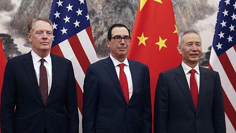 Liu He (r) reist erneut in die USA, um mit Steven Mnuchin (M) und Robert Lighthizer zu verhandeln.