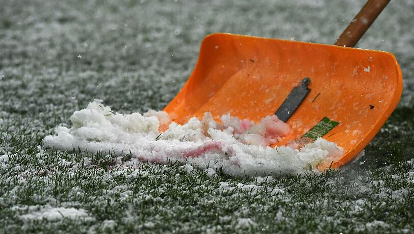 In Jena muss wegen des Schneefalls dieser Woche das Bundesliga-Spiel der Frauen gegen Bayern abgesagt werden. (Symbolbild)