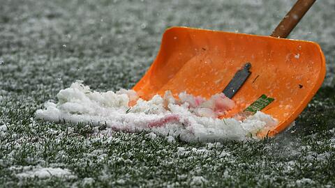 In Jena muss wegen des Schneefalls dieser Woche das Bundesliga-Spiel der Frauen gegen Bayern abgesagt werden. (Symbolbild)