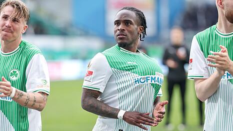 Erst Dreierpack, dann Transfernachricht. F&uuml;rths Noel Futkeu. (Archivbild)