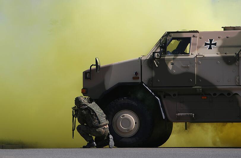 Ein Soldat bei einer Übung. Müsste die Bundeswehr der Polizei bei einem großen Terroranschlag zur Hilfe kommen? Foto: Sebastian Willnow