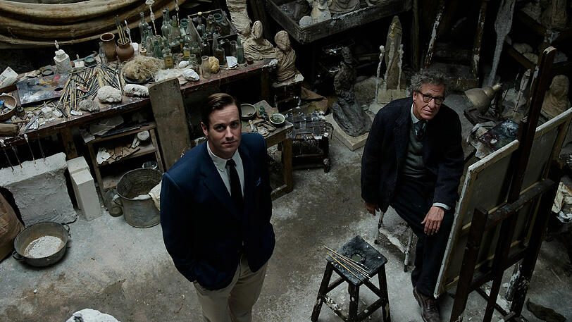 Wie fürs Poesiealbum der Kunstgeschichte posieren Giacometti (Geoffrey Rush) und der smarte junge James, den er porträtieren will.