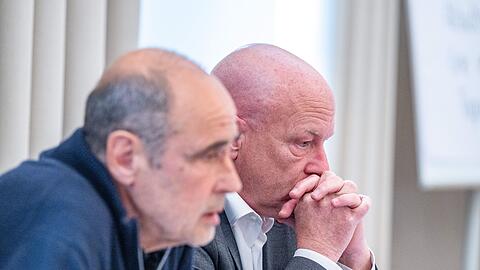 Joachim Wolbergs (r), ehemaliger Oberb&uuml;rgermeister von Regensburg, und sein Verteidiger Peter Witting gehen gegen das Urteil vor.