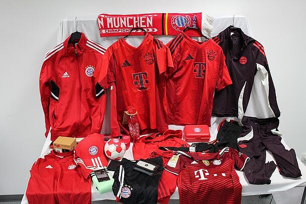 Auch Fans des FC Bayern k&ouml;nnen bei der MVG-Versteigerung f&uuml;ndig werden.
