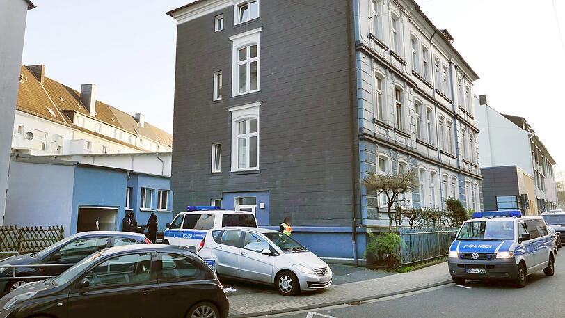 Nordrhein-Westfalen, Siegen: Die Bundespolizei geht in einer groß angelegten Aktion in Siegen gegen eine Bande im Rotlichtmilieu vor.