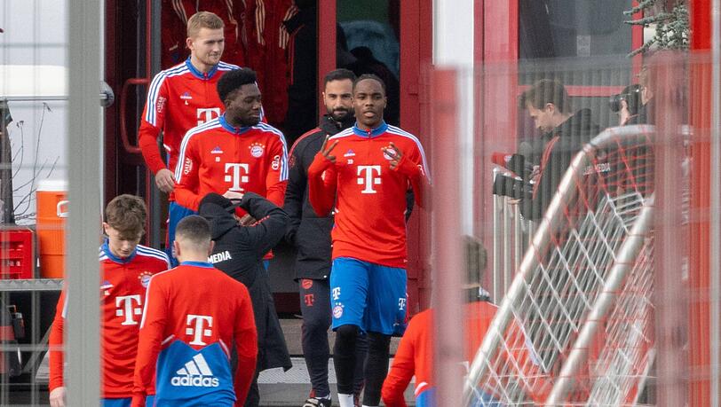 Von Alphonso Davies bis Matthijs de Ligt: Die Bayern-Stars nehmen das Mannschaftstraining nach der Winterpause wieder auf. Von Alphonso Davies bis Matthijs de Ligt: Die Bayern-Stars nehmen das Mannschaftstraining nach der Winterpause wieder auf.