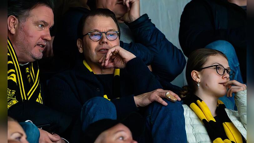 Royales Eishockeyfans (v.l.): Chris O'Neill, Prinz Daniel und Prinzessin Estelle.