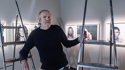 Anton Corbijn (71) Anfang des Jahres bei einer seiner Ausstellungen in Estland.