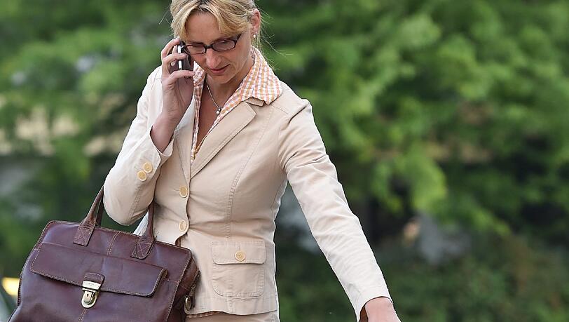 Eltern, die berufstätig sind, leiden unter dem anhaltenden Zeitstress. Foto: Patrick Pleul/Symbolbild Eltern, die berufstätig sind, leiden unter dem anhaltenden Zeitstress. Foto: Patrick Pleul/Symbolbild
