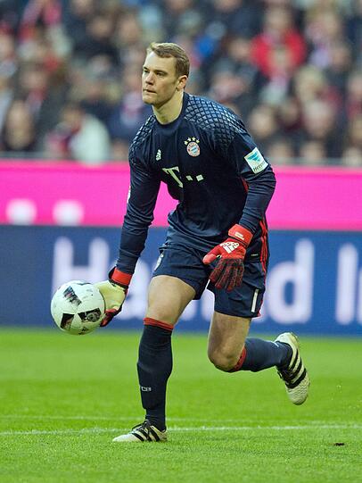Manuel Neuer: Note 4 - Schenkte dem Ex-Klub das zwischenzeitliche 1:1, als er bei Naldos Freistoß-Knaller ins kurze Eck zu spät kam (13.). Parierte danach stark gegen Kolasinac (17.).