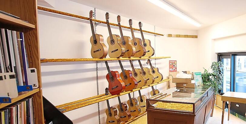 Der Ausverkauf hat begonnen: Noch sind ein paar Gitarren zu haben.