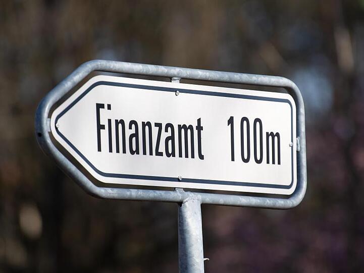 In den Finanzämtern von Berlin und Hamburg geht die Bearbeitung der Steuererklärung am schnellsten.