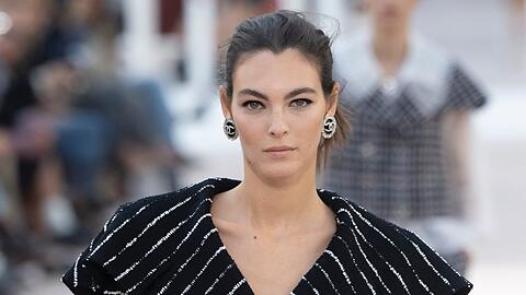 Vittoria Ceretti plaudert über "Titanic" und über die Nachteile an der Seite eines berühmten Mannes zu sein.
