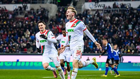 Beim 1:0 im Hinspiel gegen den HSV war Anton Kade als Torsch&uuml;tze der Matchwinner f&uuml;r den FC Augsburg. (Archivbild)