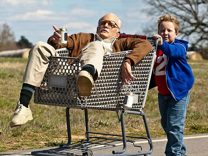 Johnny Knoxville und Jackson Nicoll rollen auf Platz eins