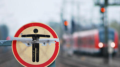 Am Ostbahnhof ist ein Mann von einer S-Bahn erfasst worden.