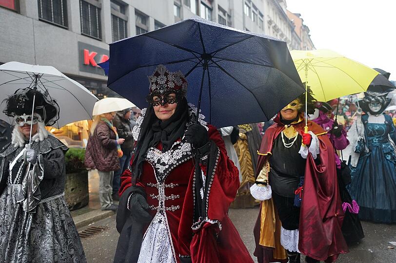 Kalt war's, aber lustig: So feierten die Damischen Ritter ihren Faschingsumzug in der Innenstadt. Die Bilder zum Durchklicken.