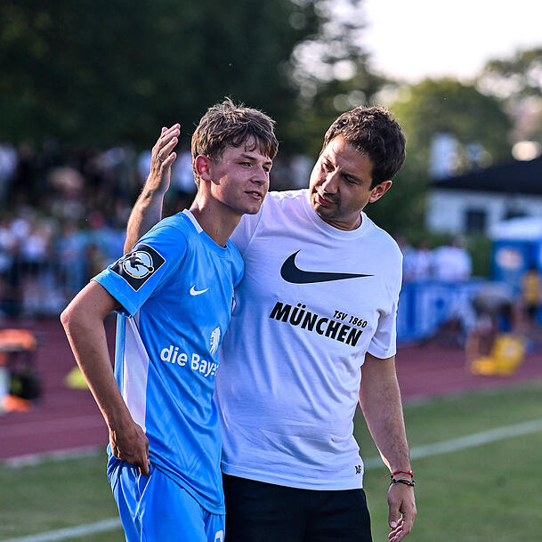 Sein Forderer und Förderer: Raphael Ott mit Sechzig-Coach Argirios Giannikis. Sein Forderer und Förderer: Raphael Ott mit Sechzig-Coach Argirios Giannikis.