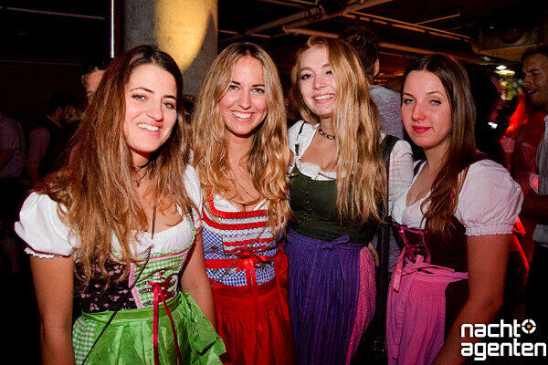 Zur Wiesn machen die Münchner im Neuraum nonstop Party.