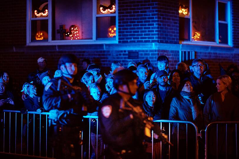 Terror-Angst? Von wegen! Die New Yorker feierten nicht nur Halloween, sondern zeigten damit gleichzeitig den Terroristen die kalte Schulter.
