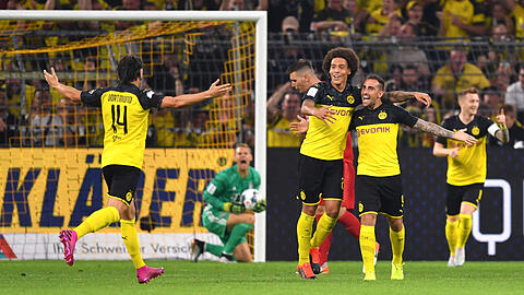 Feiern das 1:0: Nico Schulz (l-r), Axel Witsel, Paco Alcacer und Marco Reus.