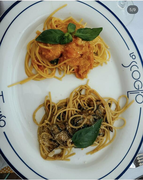 Kein Italien-Urlaub ohne Pasta: Auch im Feinschmecker-Lokal „Lo Scoglio“ im italischen Küstenort Massa Lubrense lässt sich Neuer sehen. Kein Italien-Urlaub ohne Pasta: Auch im Feinschmecker-Lokal „Lo Scoglio“ im italischen Küstenort Massa Lubrense lässt sich Neuer sehen.