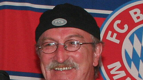 Manfred Pape (55) ist seit dem Aufstieg in die Bundesliga eingefleischter Bayern-Fan Manfred Pape (55) ist seit dem Aufstieg in die Bundesliga eingefleischter Bayern-Fan