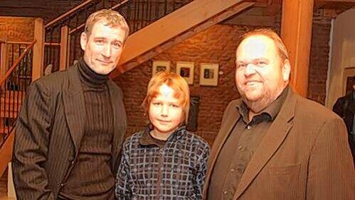 Schauspieler Heikko Deutschmann, sein größter, kleiner Fan Timo und Vater Reiner Prölß, Nürnbergs Sozialreferent (v.l.). Schauspieler Heikko Deutschmann, sein größter, kleiner Fan Timo und Vater Reiner Prölß, Nürnbergs Sozialreferent (v.l.).