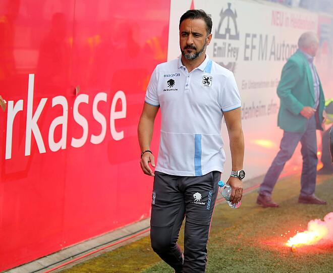 Pereira eilte zu den eigenen Fans und versuchte die Situation zu beruhigen.