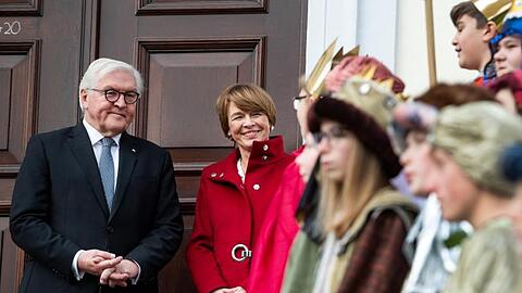 Bundespräsident Steinmeier und seine Frau Elke Büdenbender empfangen Sternsinger. Foto: Bernd von Jutrczenka/dpa