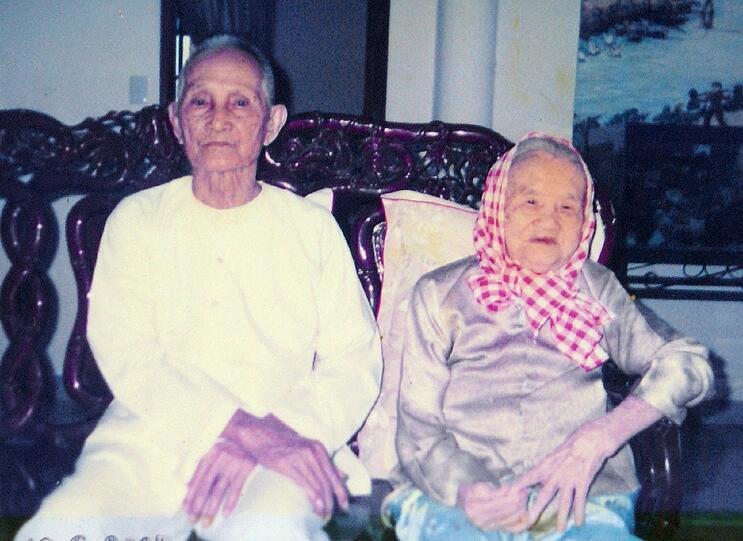 Längste Ehe der Welt? Das vietnamesische Ehepaar Huynh Van Lac (110) und seine Frau Nguyen Thi Lanh (106) aus Ho-Chi-Minh-Stadt sind beide über Hundert Jahre alt und nach offiziellen Angaben seit 82 Jahren verheiratet. Den nationalen Rekord für die längste Ehe haben sie im Juli 2011 bereits gebrochen.