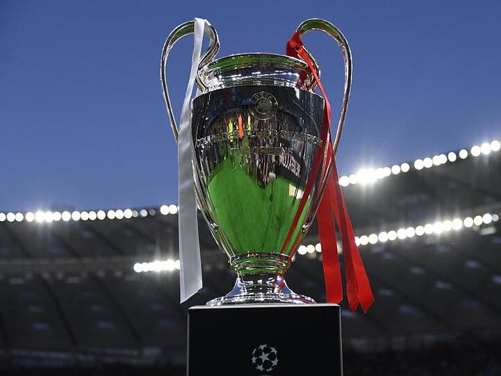 Das Objekt der Begierde: Der Champions-League-Pokal.