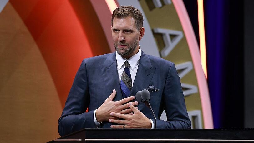 Dirk Nowitzki war bei seiner Rede sichtlich berührt.