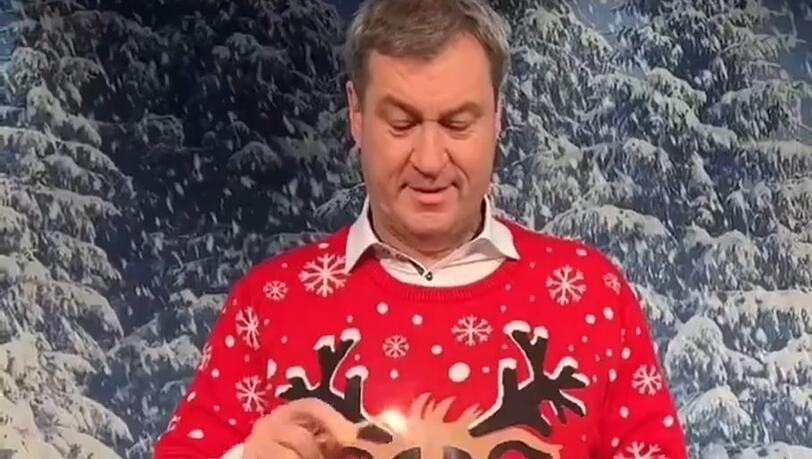 Beim Kerzenanzünden oder Lebkuchenessen, aber immer im Weihnachts-Pulli: Söder in seinen X-Beiträgen.